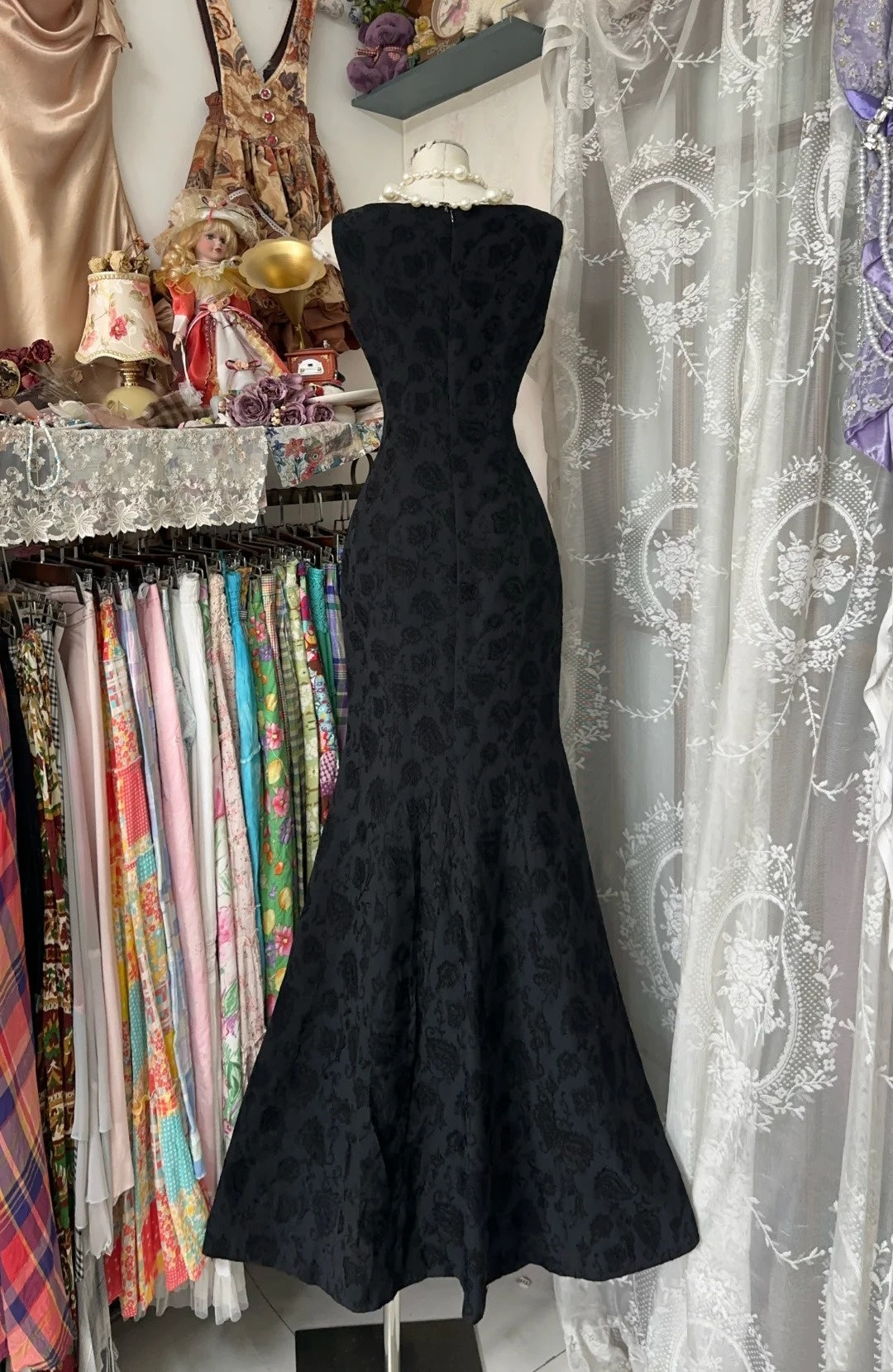 girlhomeshops-Art Modern Style Black Patterned Satin Deep - V Sleeveless Floor - Length Creative Evening Dress gh5887