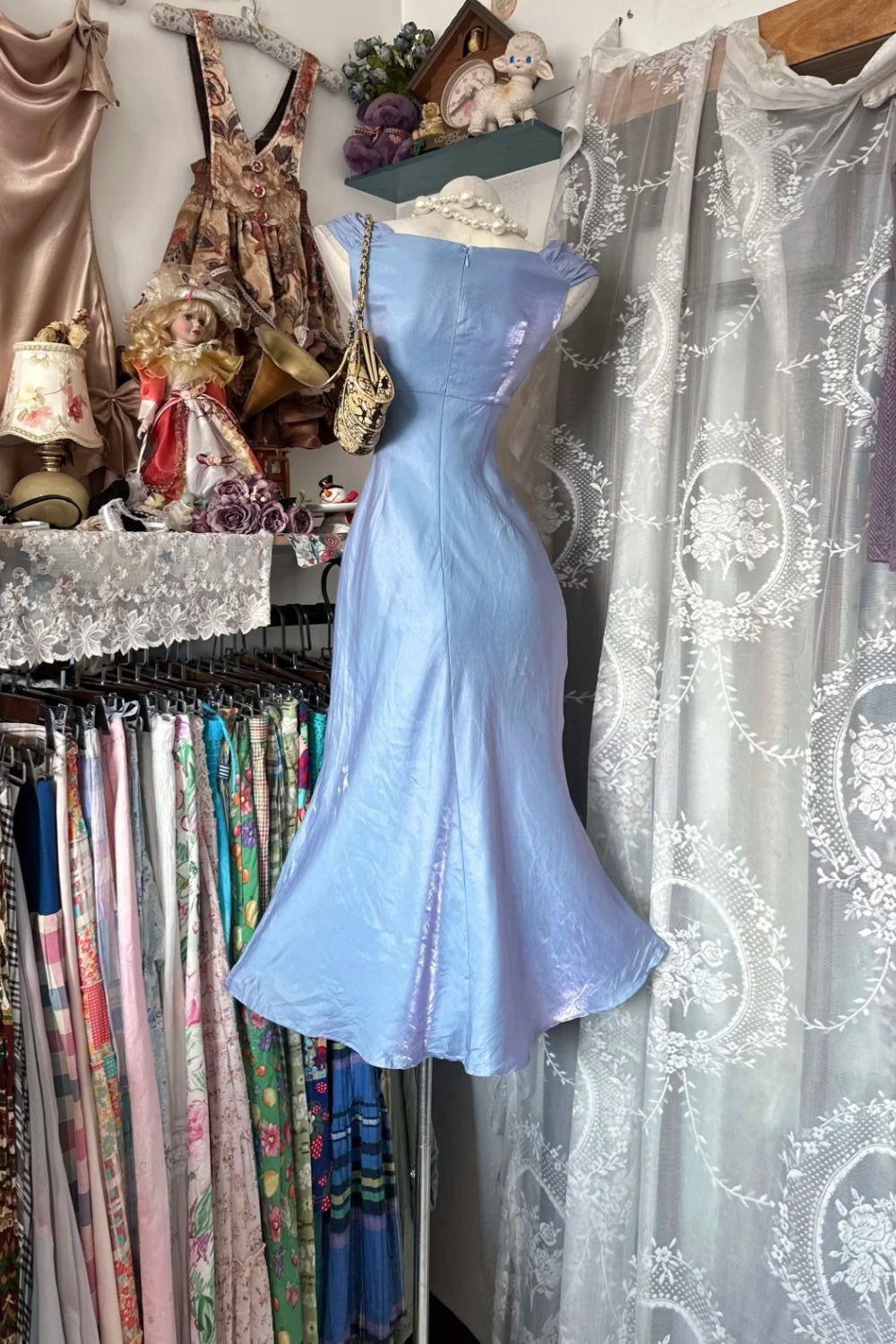 Vintage Meerjungfrauenkleid in Blau-Lila – Schimmerndes Satinkleid im Meerjungfrauenstil, Vintage-Mädchenkleid. gh7087