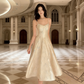 Champagnerfarbenes Jacquard-Kleid mit dünnen Spaghettiträgern und taillierter Silhouette – elegantes Abendkleid für leichte Abendveranstaltungen gh6959