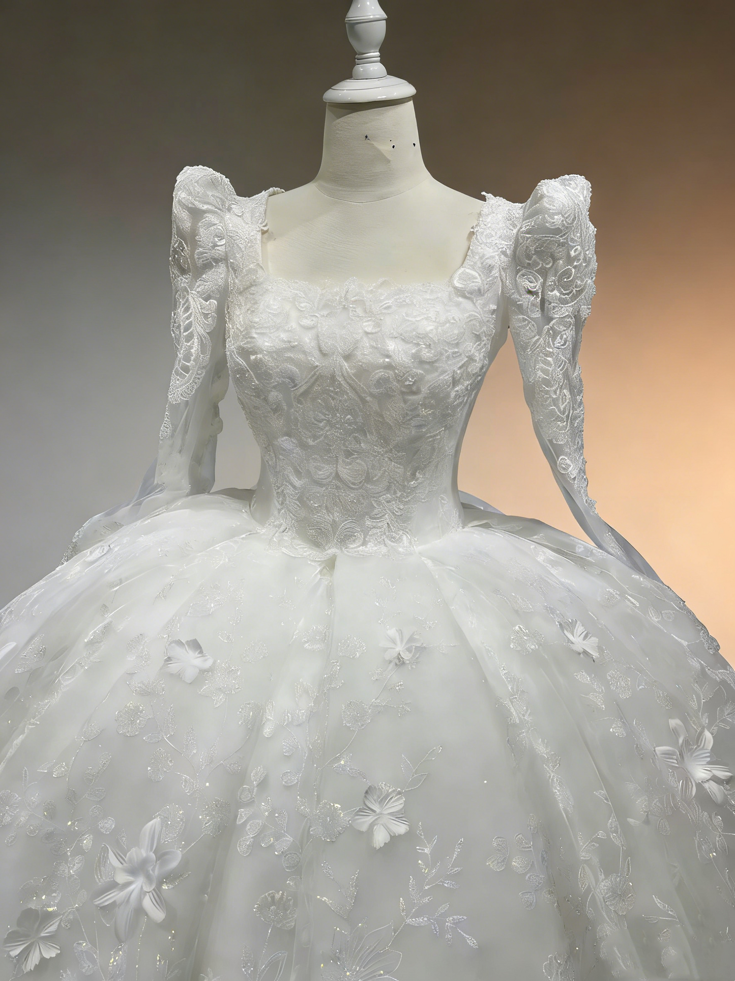 Robe de bal blanche style royal à manches bouffantes - Robe de mariée d'église en dentelle richement brodée gh6968