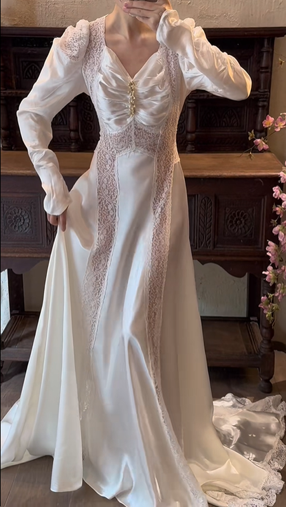 Off‑White Vintage Long‑Sleeve Satin Wedding Gown, V‑Neck Ruched Lace Trim A‑Line Train Bridal Dress gh9062