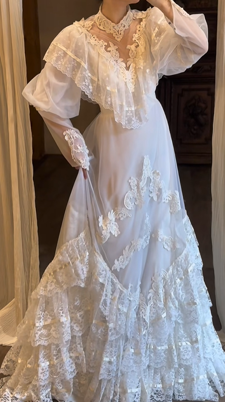 Ivory White Victorian Vintage Wedding Gown, Lace Illusion High Neck Cape Ruffle Puff Long Sleeve Lace Applique Tiered Tulle Bridal Dress gh9070