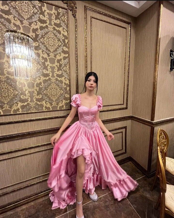 Rosa Retro Elegantes Süßes Kurzarm Lange Rüschen Rückenfreies Schnüren Langes Satin Abendkleid Geburtstagspartykleid Homecomingkleid gh3144