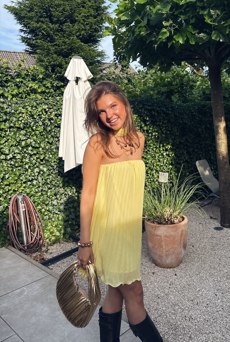 Gelbes, modisches, schlichtes, kurzes Chiffon-Heimkehrkleid, Strand-, Urlaubs-, Reise-Partykleid gh4882