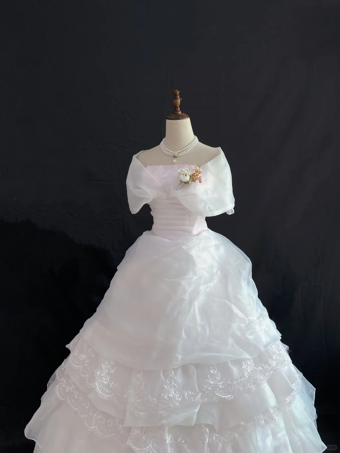 Blush Pink Vintage Neckline Romantic Gown, Cinched Waist & Voluminous Princess Skirt, Wedding Dress & Bridal Gown gh8212