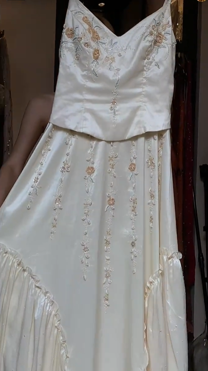 Double Spaghetti Strap Cream White Satin Prom Dress V Neck Floral Embroidery Ruffle A Line Formal Evening Gown gh9816