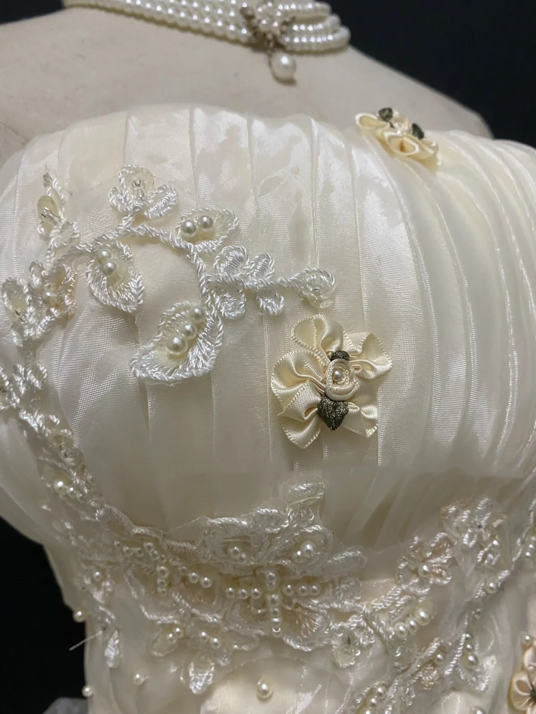 Off-white strapless court vintage long romantic dress with fitted waist and fluffy princess skirt, wedding dress & bridal gown gh8258