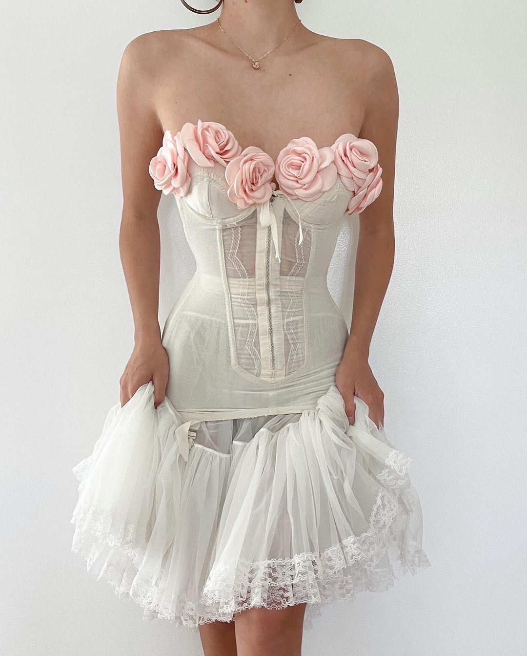 Girlhomeshops - Robe de soirée courte en mousseline de soie à fleurs blanches, robe d'anniversaire gh5342