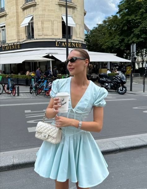 Girlhomeshops - Robe de soirée courte en satin bleu clair à col en V et manches bouffantes, style trapèze, tenue d'anniversaire, gh5289