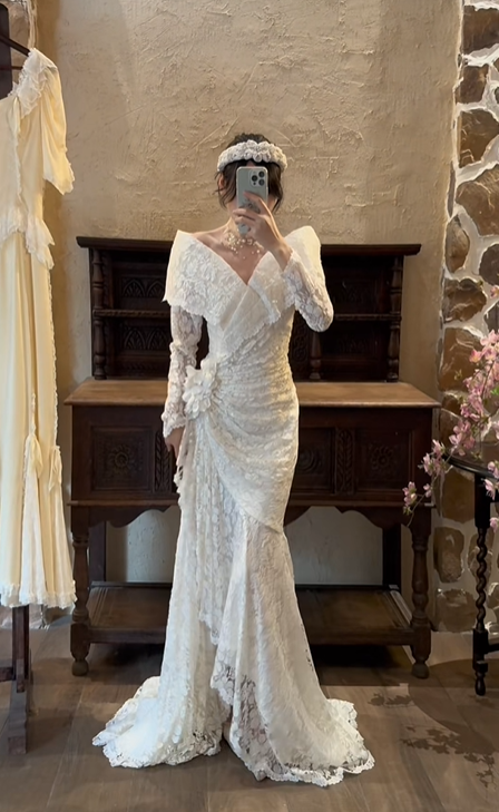 White Vintage Lace Mermaid Wedding Gown, Wide Lapel V‑Neck Long Sleeve 3D Floral Applique Slit Bridal Dress gh9067