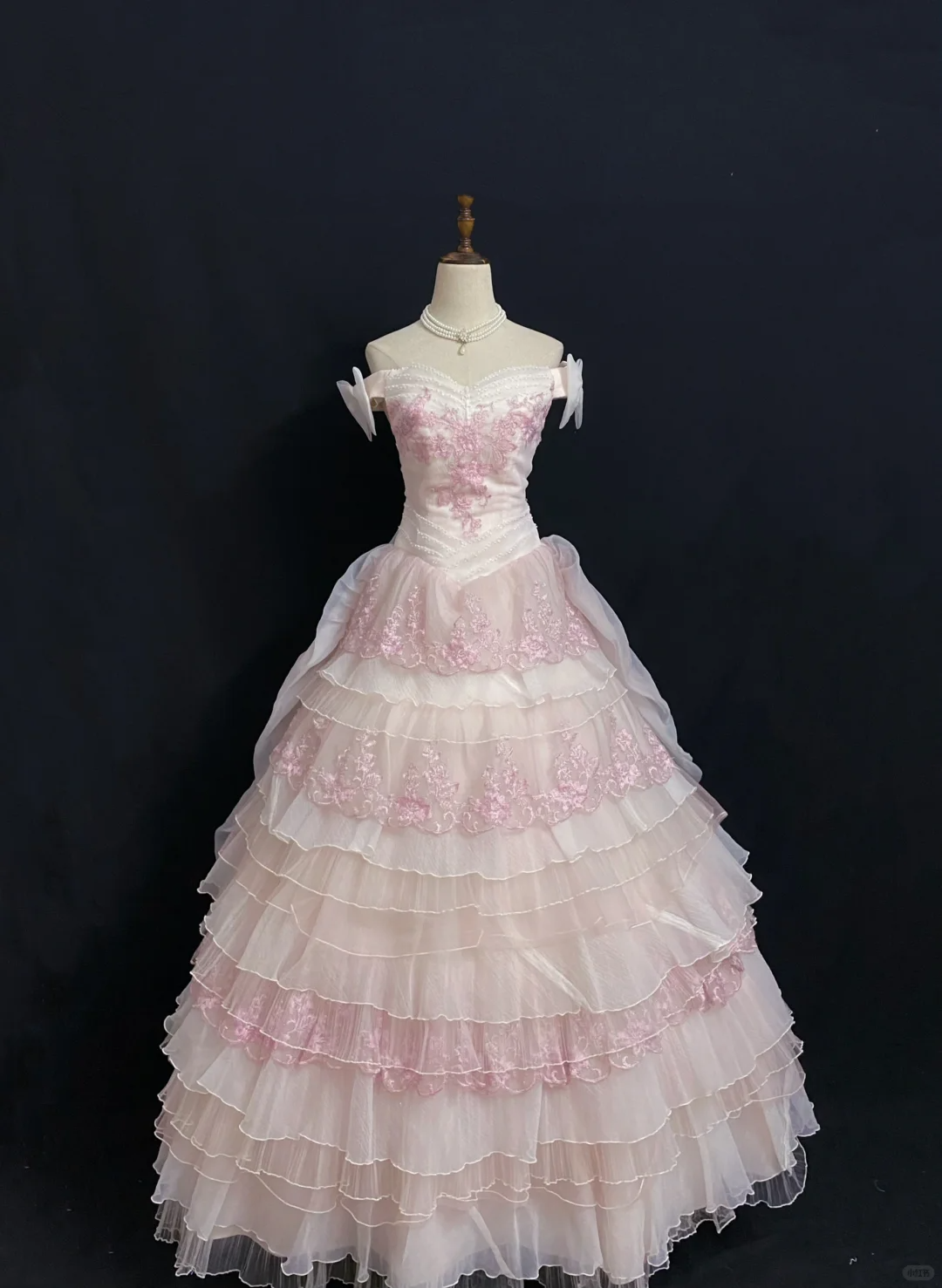 Blush Pink Off‑the‑Shoulder Romantic Wedding Dress, Cinched Waist, Embroidered Vintage Elegant Tiered Cake Skirt gh8307