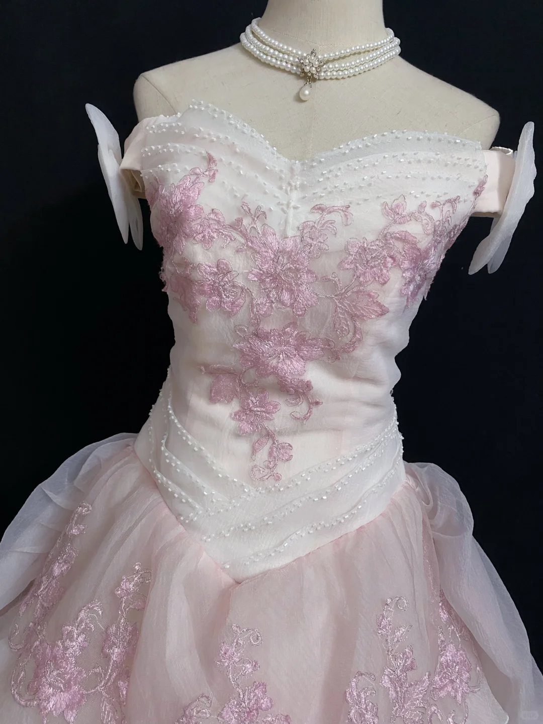 Blush Pink Off‑the‑Shoulder Romantic Wedding Dress, Cinched Waist, Embroidered Vintage Elegant Tiered Cake Skirt gh8307