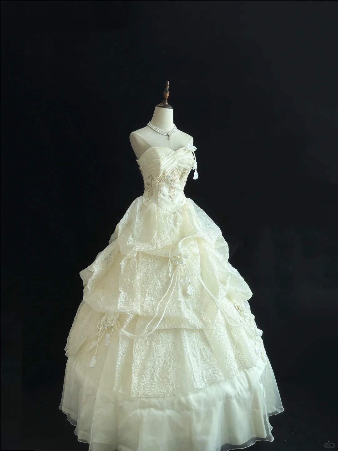 Off-white Strapless Elegant Romantic Gown, Cinched Waist, Voluminous Princess Skirt, Wedding Dress & Bridal Gown gh8176