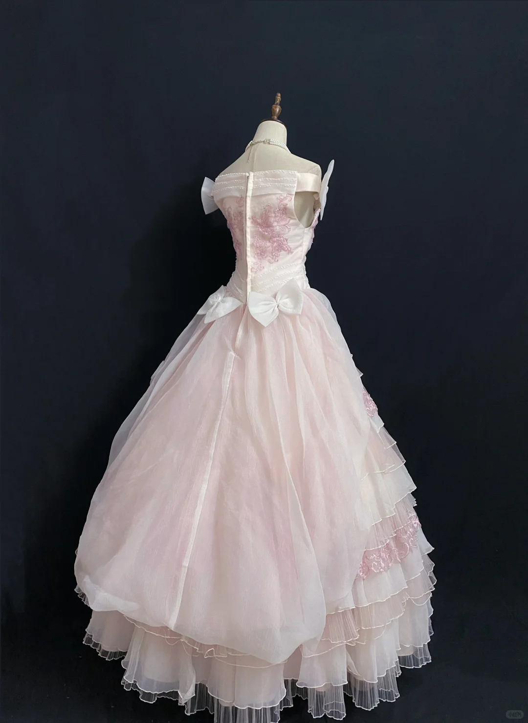 Blush Pink Off‑the‑Shoulder Romantic Wedding Dress, Cinched Waist, Embroidered Vintage Elegant Tiered Cake Skirt gh8307