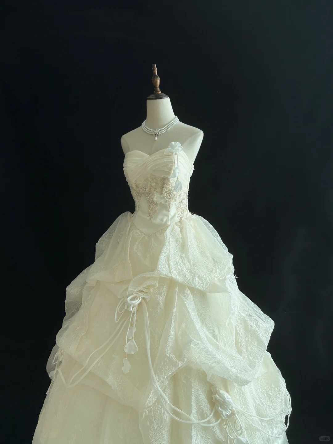 Off-white Strapless Elegant Romantic Gown, Cinched Waist, Voluminous Princess Skirt, Wedding Dress & Bridal Gown gh8176