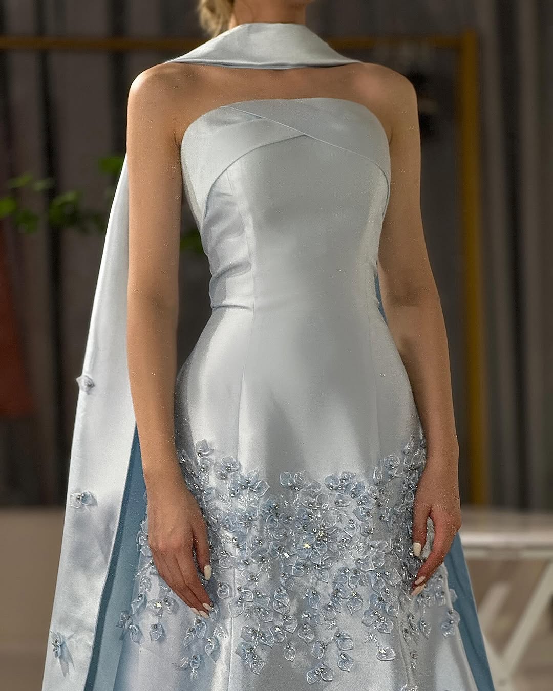 Wunderschönes, exquisites, florales, mit Perlen verziertes, langes Satin-Ballkleid, Abendkleid, Abschlusskleid, gh3275