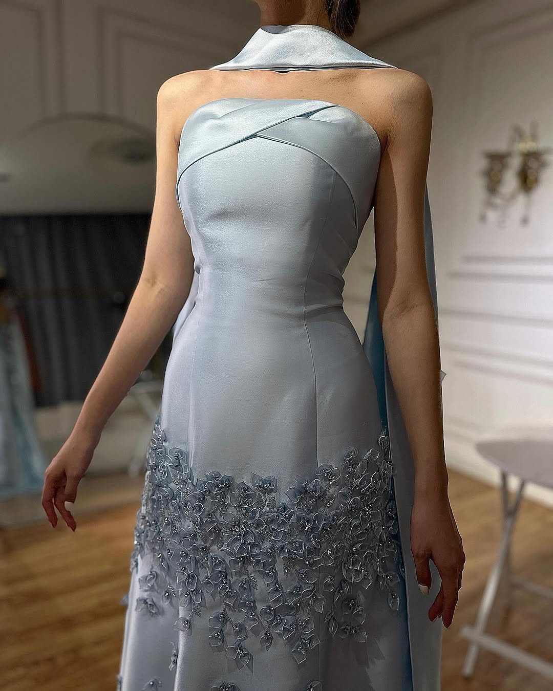 Wunderschönes, exquisites, florales, mit Perlen verziertes, langes Satin-Ballkleid, Abendkleid, Abschlusskleid, gh3275