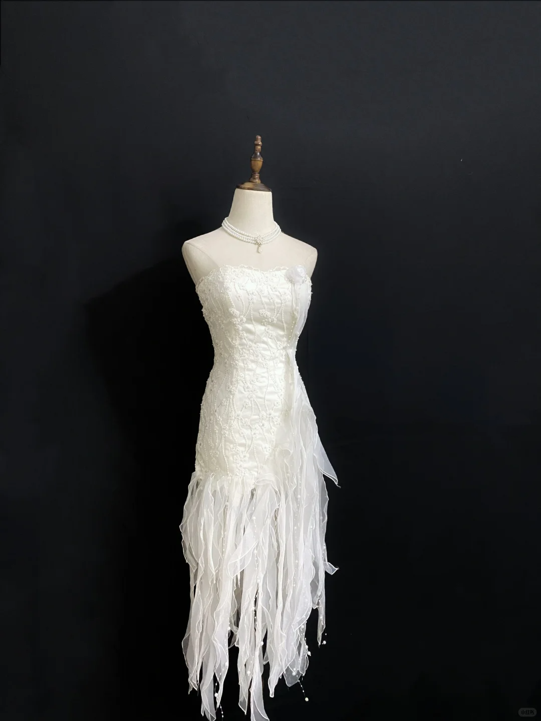 Off‑white Strapless Sexy Romantic Gown with Beaded Decorations and Fitted Slim Waist, Wedding Dress & Bridal Gown gh8309