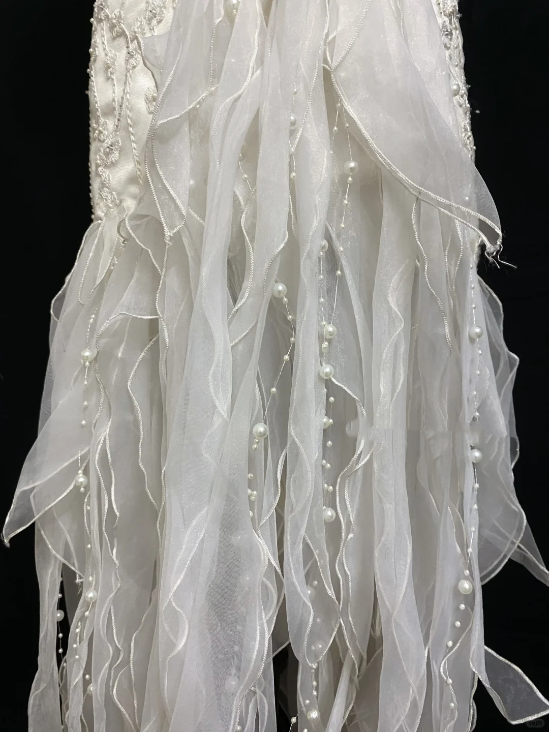 Off‑white Strapless Sexy Romantic Gown with Beaded Decorations and Fitted Slim Waist, Wedding Dress & Bridal Gown gh8309