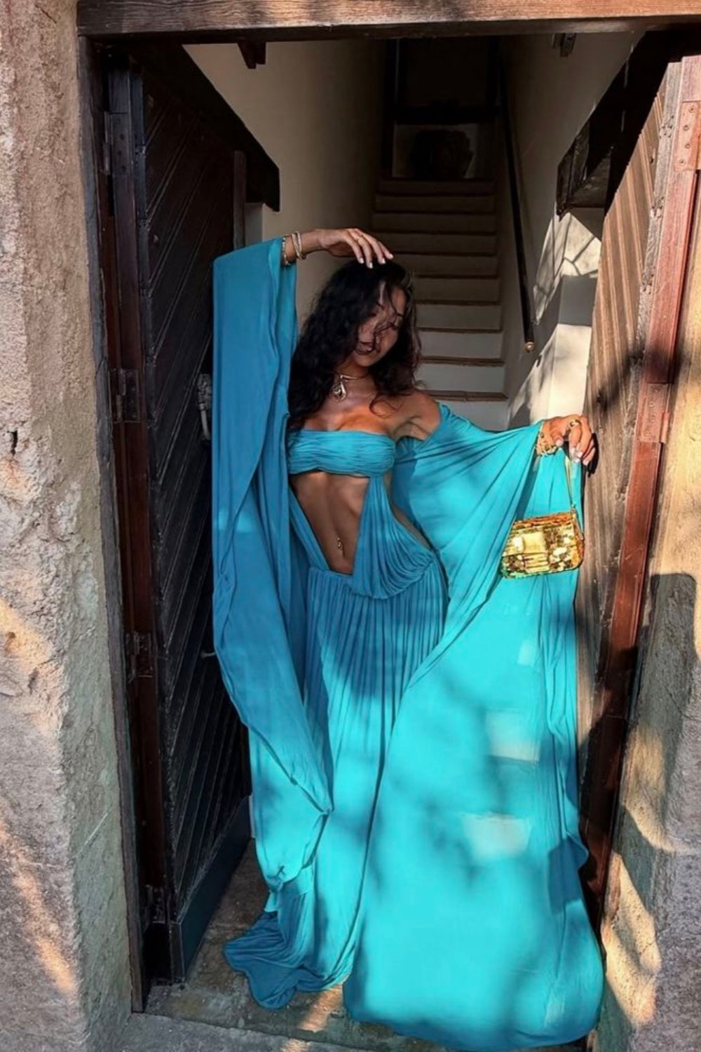 Glamouröses türkisfarbenes Maxikleid mit Cut-outs | Trägerloses, fließendes Kleid mit weiten Ärmeln, Urlaubskleid gh6456