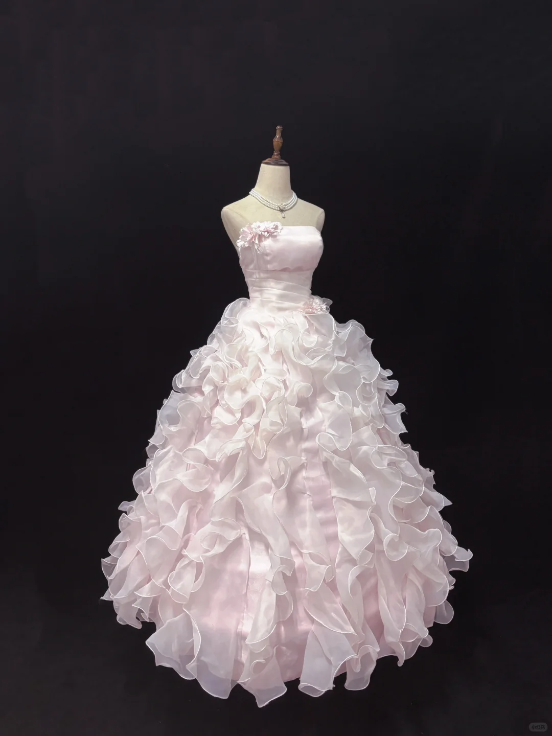 Blush Pink Strapless Romantic Dress with Floral Appliqués, Cinched Waist, Voluminous Wavy Princess Skirt, Wedding Gown gh8091