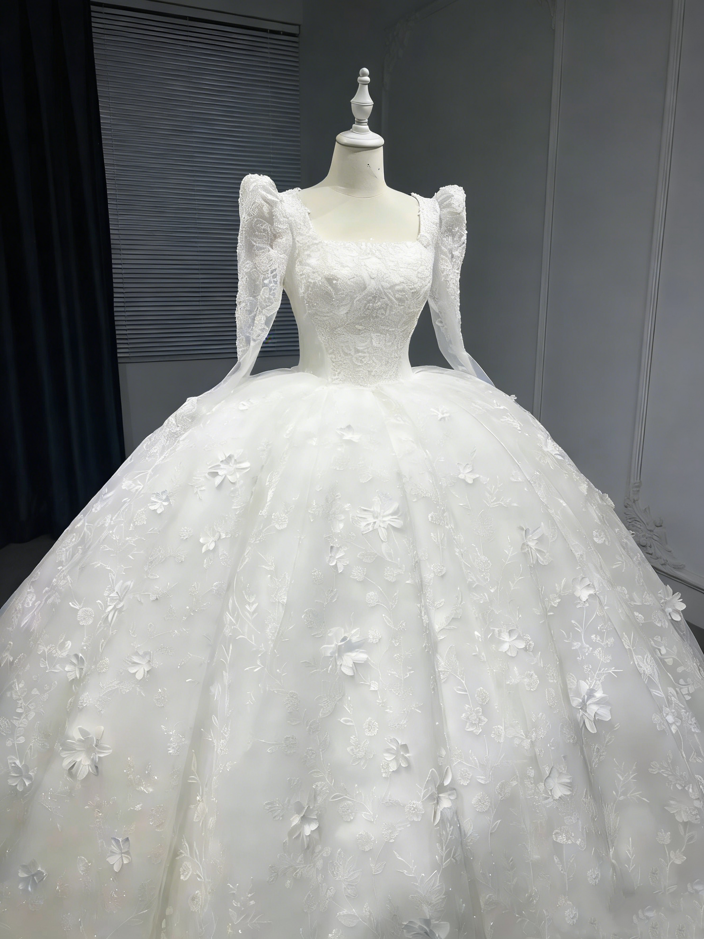 Robe de bal blanche style royal à manches bouffantes - Robe de mariée d'église en dentelle richement brodée gh6968