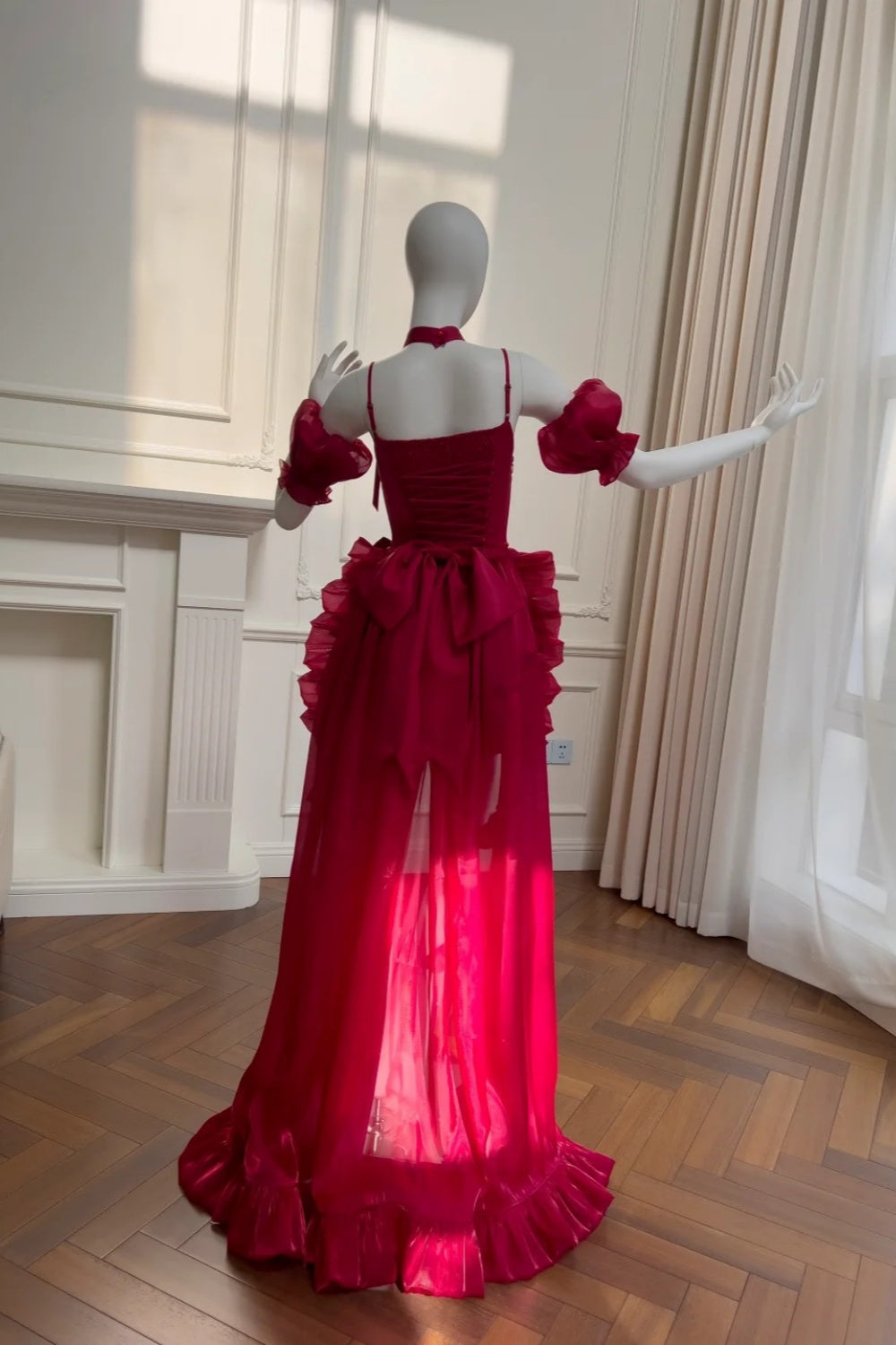 girlhomeshops-Burgunderrotes Satin-Spaghetti-Träger-Puffärmel-Schleppenkleid gh6383