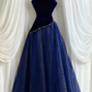 Ärmelloses burgunderrotes Samt- und Tüllkleid | Luxuriöses, elegantes Ballkleid mit Perlenbesatz und Schleppe gh6471