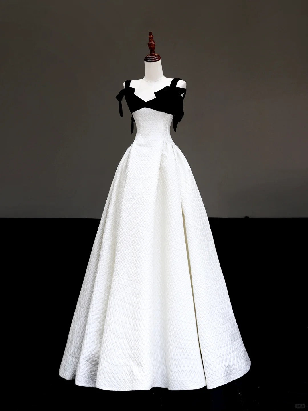 Girlhomeshops - Schwarzes, elegantes, klassisches Hepburn-Stil, langes Satin-Ballkleid, Abendkleid, Partykleid, gh5121