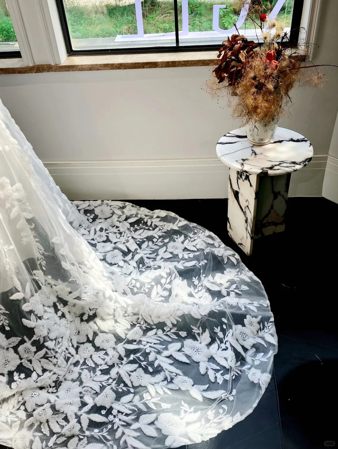 Girlhomeshops - Robe de bal de mariage élégante et longue en dentelle blanche exquise gh5446