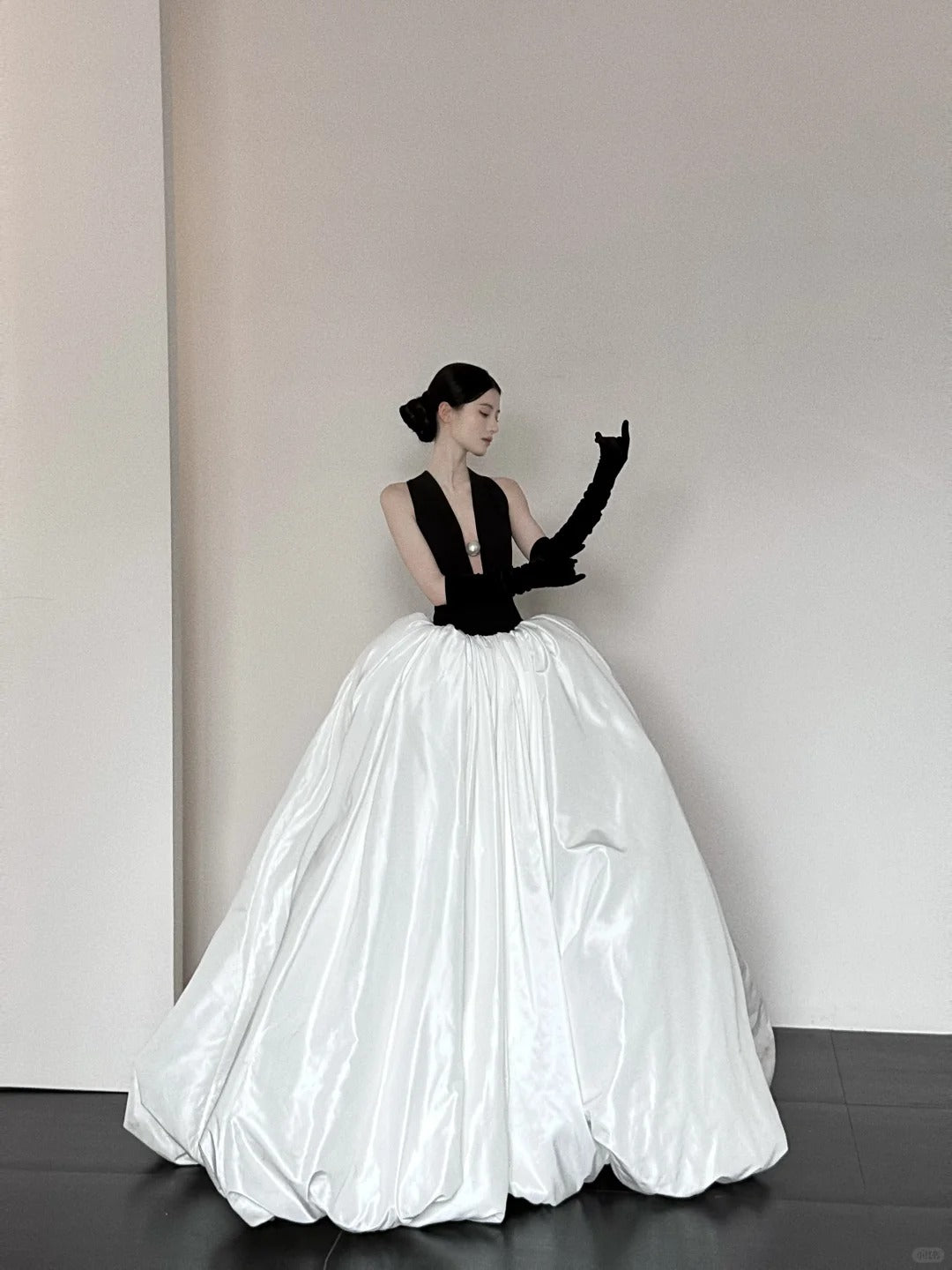 Robe de soirée longue en satin noir et blanc, élégante et à la mode, col en V, coupe trapèze, longueur au sol, robe de bal gh3732