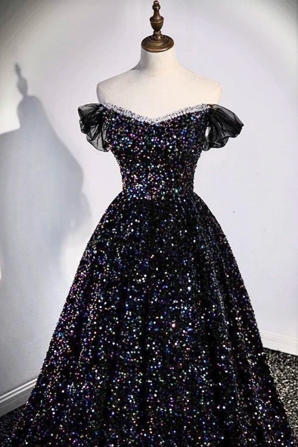 Midnight Galaxy – schulterfreies, funkelndes Pailletten-Abendkleid gh7072