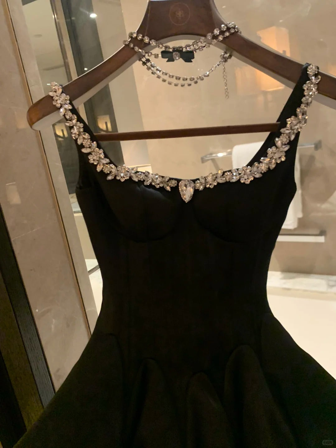 Girlhomeshops-Schwarzes kurzes Satin-Prinzessinnen-Heimkehrkleid, Geburtstagspartykleid, Kleid für die achte Klasse, gh5298
