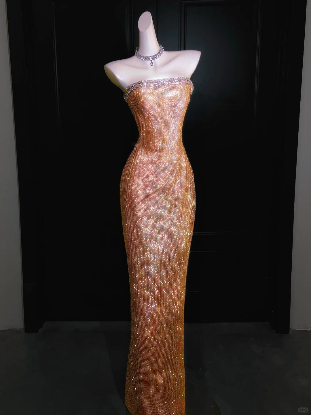 Girlhomeshops – Superschönes, goldenes, wunderschönes, glitzerndes, metallisches Meerjungfrauen-Fischschwanz-Ballkleid, lang, gh5489