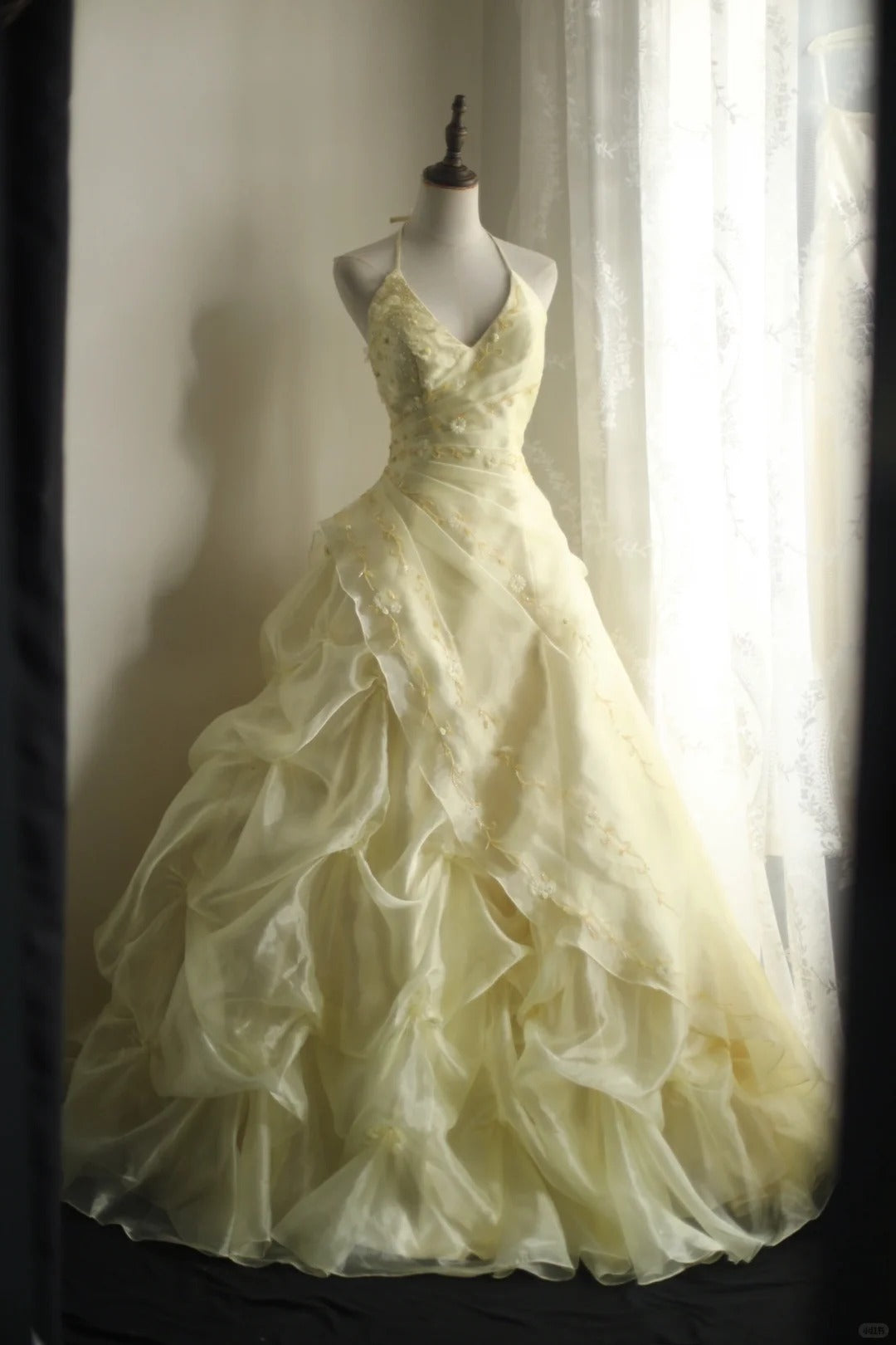 Girlhomeshops-Yellow Retro Halter Neck Heavy Puff Princess Wedding Dress gh5425