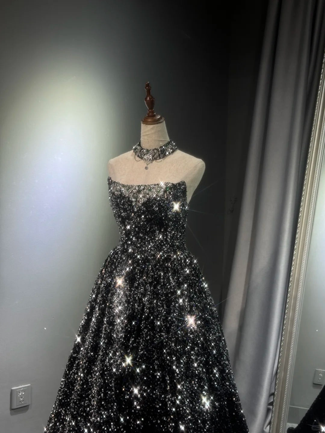 Girlhomeshops – Langes, schimmerndes Ballkleid aus Tüll mit Pailletten und schwarzem Silberverlauf, gh5109