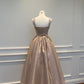 Robe de soirée élégante en satin irisé à fines bretelles, style raffiné et luxueux - Idéale pour un rendez-vous ou une fête (gh6559)