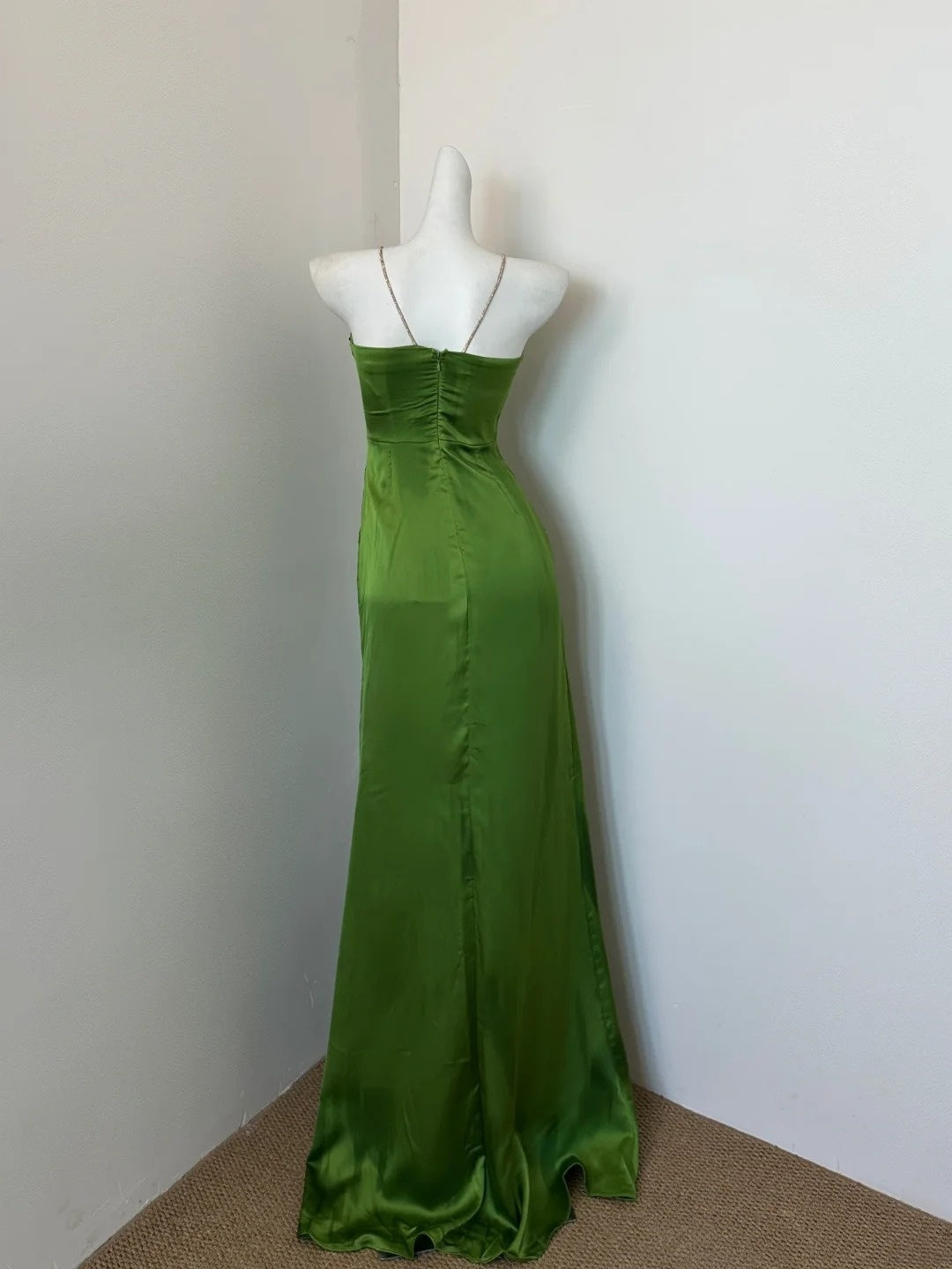 Robe de soirée longue en satin vert simple et tendance gh4832