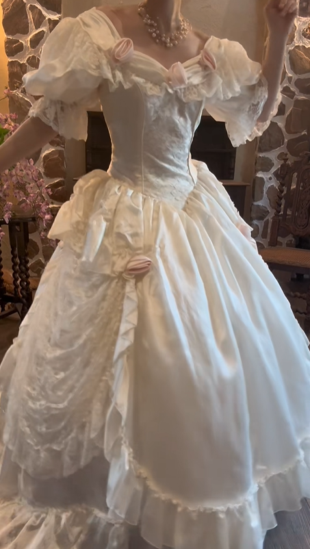 Cream White Vintage Palace Wedding Gown, V‑Neck Puff Mid‑Sleeve Lace Trim 3D Fabric Rose Satin Ball Gown Bridal Dress gh9069