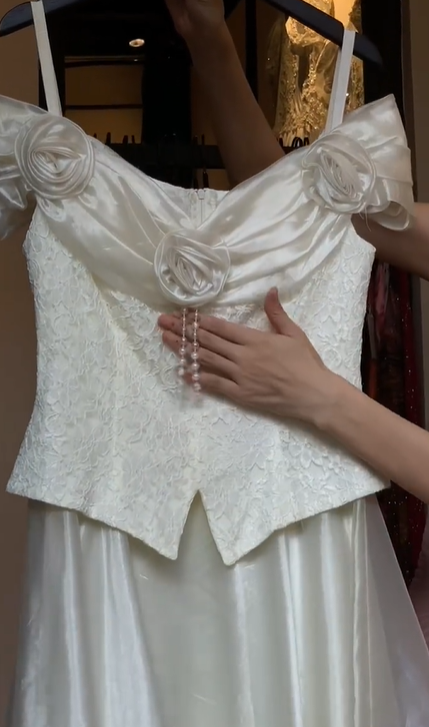 Off Shoulder Ivory Vintage Prom Dress 3D Rose Applique Jacquard Satin A Line Formal Evening Gown gh9823