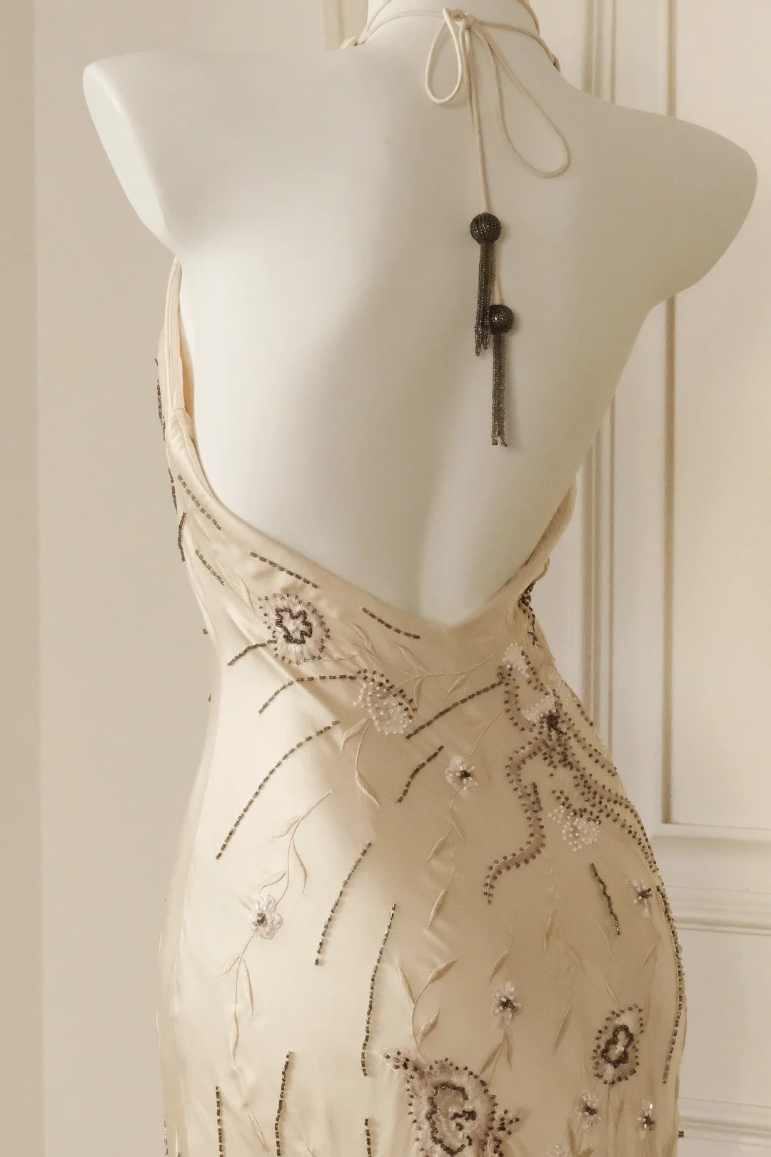 Women Vintage Long Mermaid Formal Dress Halter Neck V Neck Backless Champagne Satin Hand Beaded Floral Vine Embroidery Evening Gown gh9587