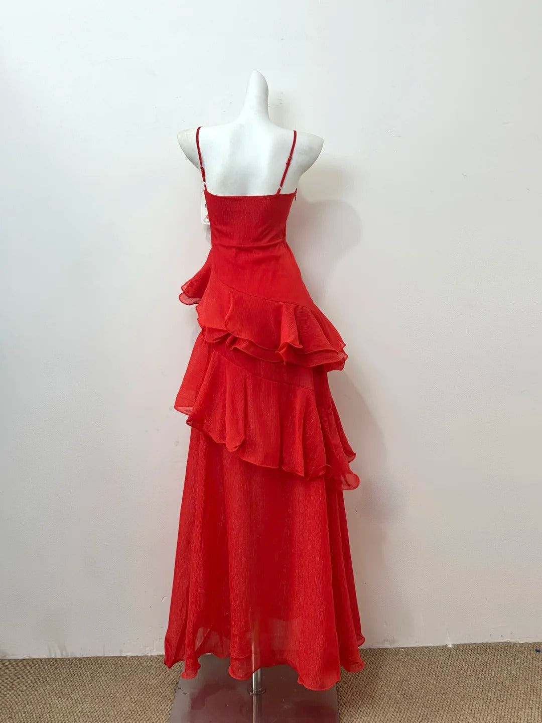 Robe de soirée longue rouge brillante et élégante à bretelles spaghetti, en mousseline de soie, à volants, gh3795