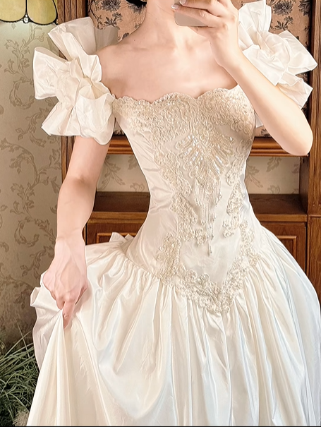 Vintage Long Prom & Wedding Dress, Off‑White Off‑the‑Shoulder Gown, Beaded Details, Fitted Waist, Palace‑Style Full Flared Skirt gh8592