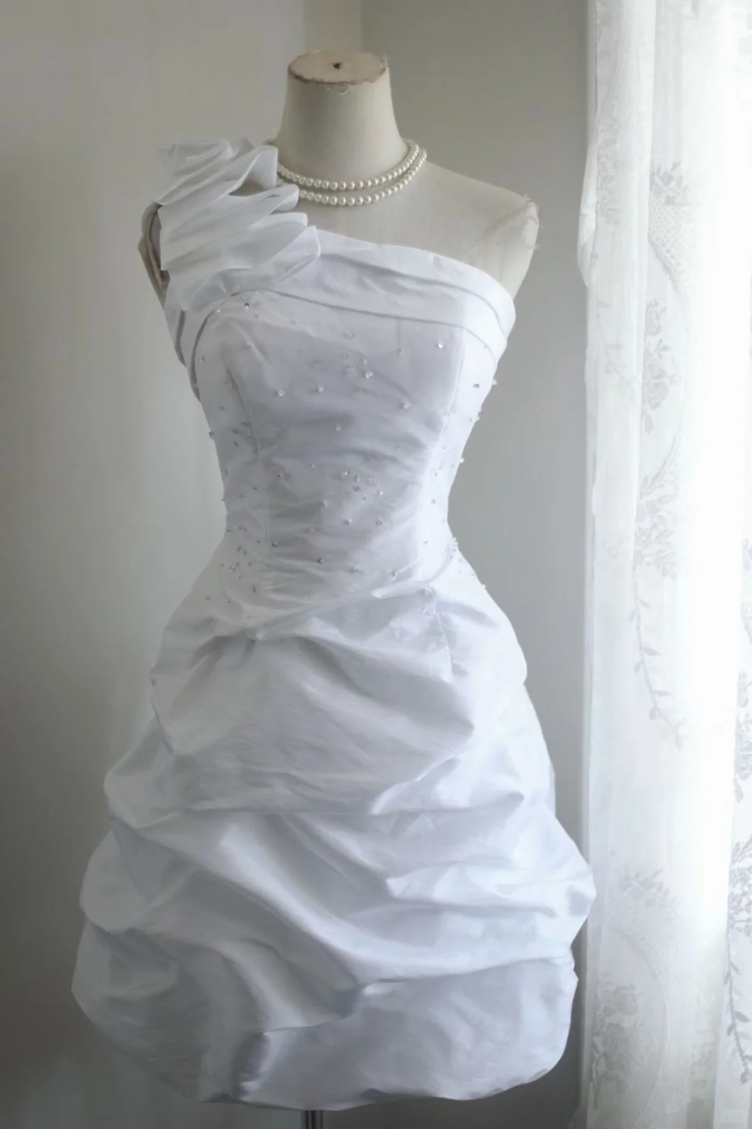 White Short Wedding Dress, One‑Shoulder 3D Ruffle Floral Detail Beaded Bodice Ruched Bubble Skirt Mini Bridal Party Gown gh9102