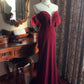 Vintage-Abendkleid im Stil der High Society: Schulterfrei, mit Puffärmeln | Burgunderfarbenes Samt-Maxikleid mit Meerjungfrauen-Schleppe und Perlenbesatz für Gala, Verlobung, Retro-Ball gh6422