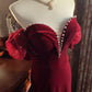 Vintage-Abendkleid im Stil der High Society: Schulterfrei, mit Puffärmeln | Burgunderfarbenes Samt-Maxikleid mit Meerjungfrauen-Schleppe und Perlenbesatz für Gala, Verlobung, Retro-Ball gh6422