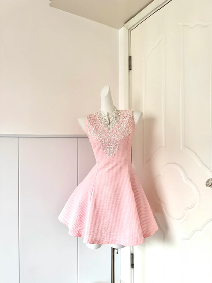Pink Sleeveless Short Cocktail Dress, High Neck White Lace Applique A‑Line Mini Homecoming Gown gh9150
