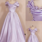 Abendkleid aus lilafarbenem Satin mit schulterfreiem 3D-Blumenmuster und Schleppe gh6388