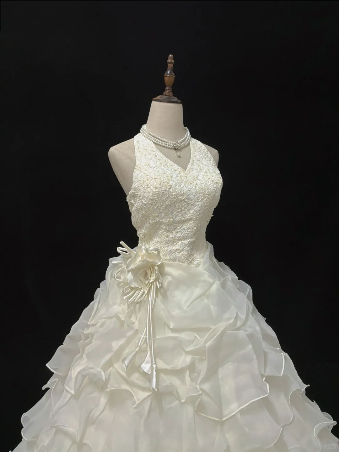 Off-white Halter Romantic Gown, Cinched Waist, Voluminous Tiered Cake Skirt, Wedding Dress & Bridal Gown gh8176
