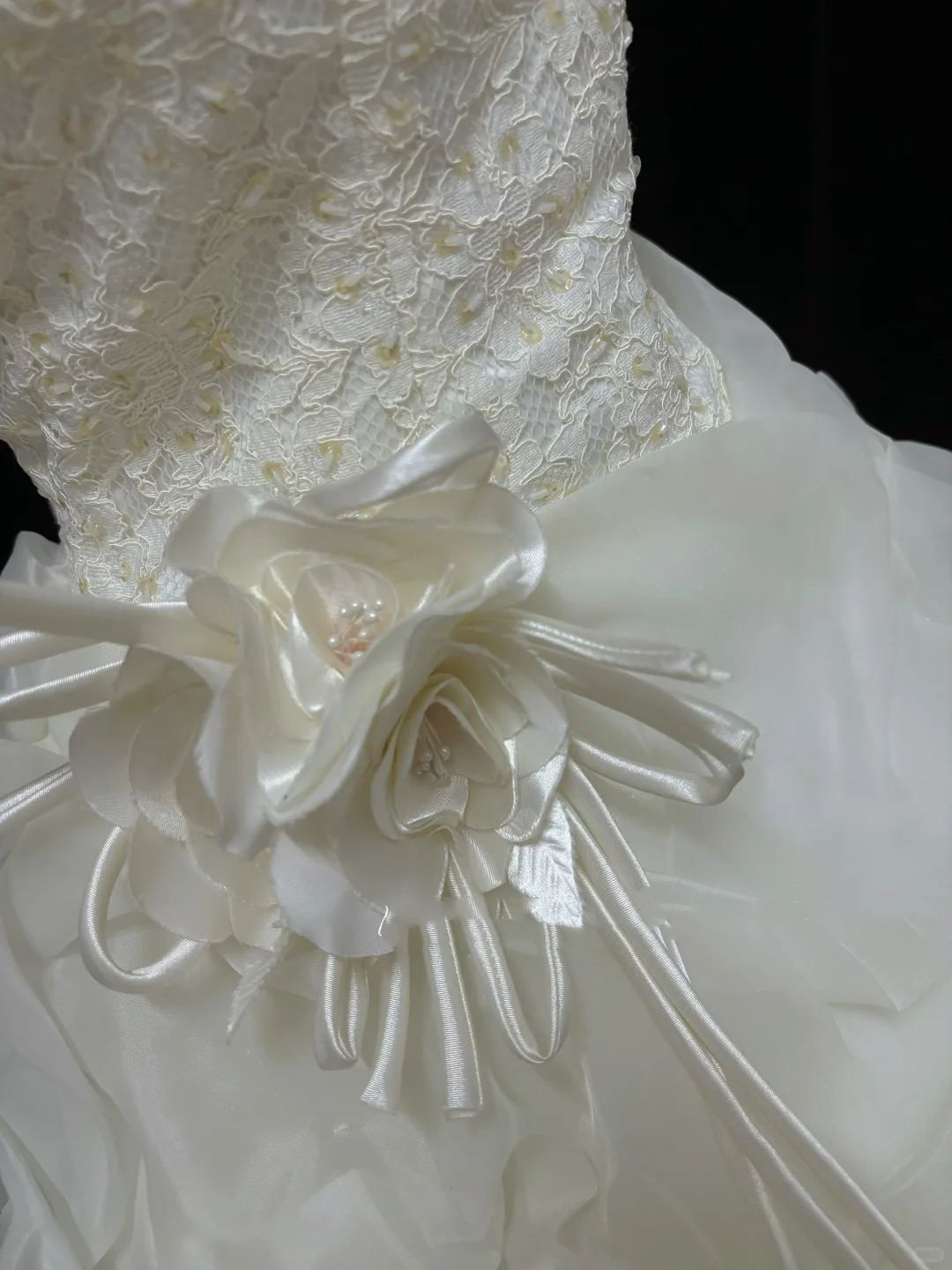Off-white Halter Romantic Gown, Cinched Waist, Voluminous Tiered Cake Skirt, Wedding Dress & Bridal Gown gh8176